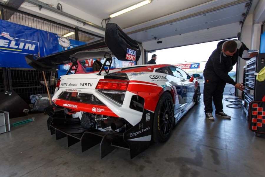 Michal Petrů vybojoval v Carbonia Cupu vítězství pro tým Mičánek Motorsport