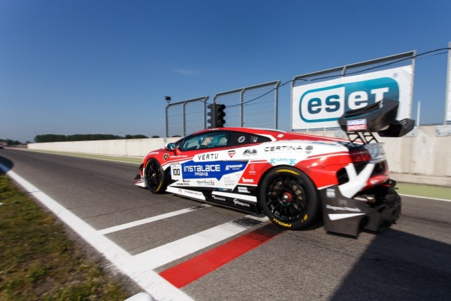 Michal Petrů vybojoval v Carbonia Cupu vítězství pro tým Mičánek Motorsport