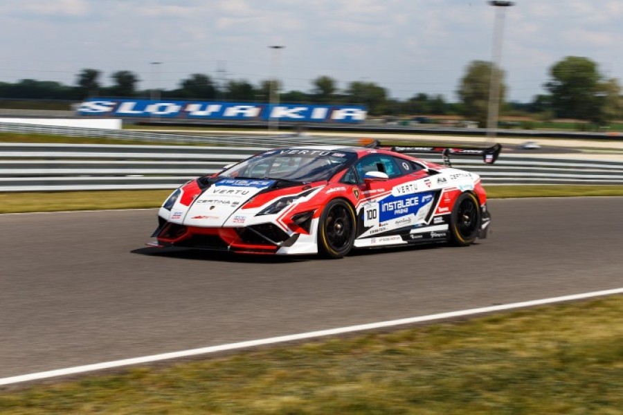 Michal Petrů vybojoval v Carbonia Cupu vítězství pro tým Mičánek Motorsport