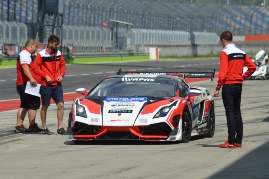 Jezdce týmu Mičánek Motorsport prověří závody Carbonia Cupu v Mostě