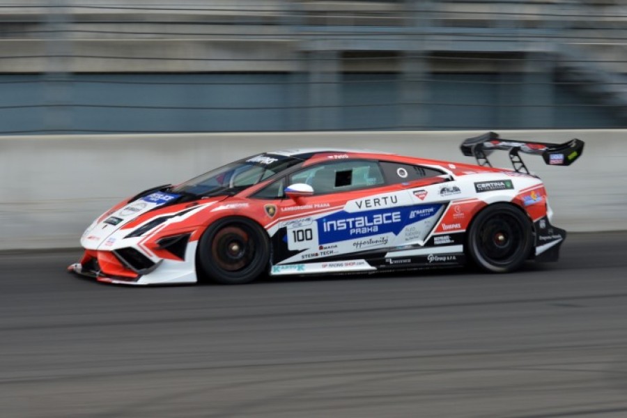 Jezdce týmu Mičánek Motorsport prověří závody Carbonia Cupu v Mostě