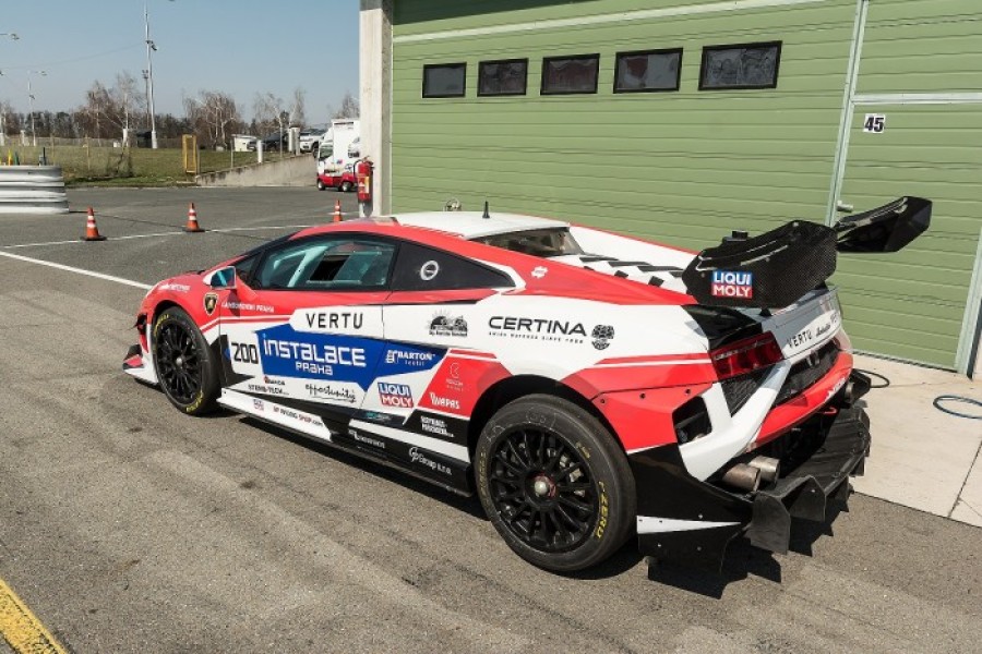 Jezdce týmu Mičánek Motorsport prověří závody Carbonia Cupu v Mostě