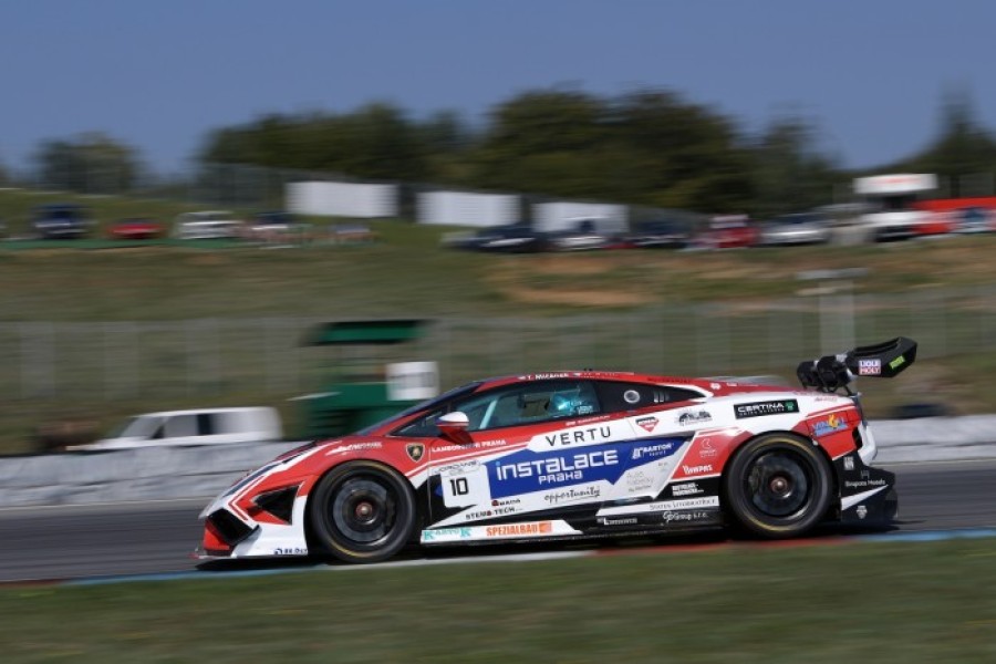 Jezdci týmu Mičánek Motorsport na zkušené v šampionátu FIA CEZ