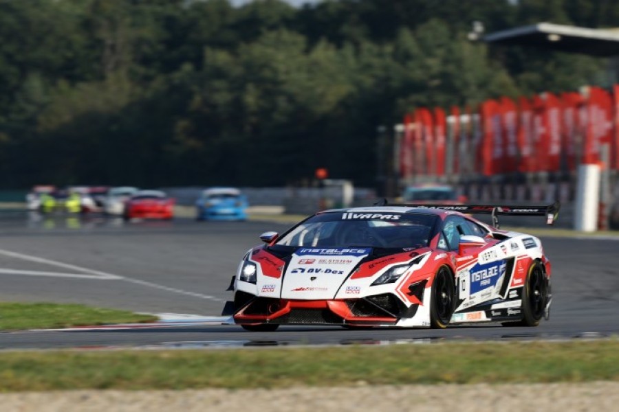 Jezdci týmu Mičánek Motorsport na zkušené v šampionátu FIA CEZ