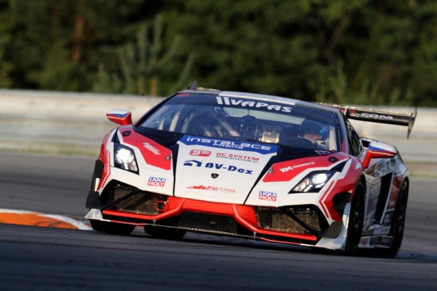 Jezdci týmu Mičánek Motorsport na zkušené v šampionátu FIA CEZ