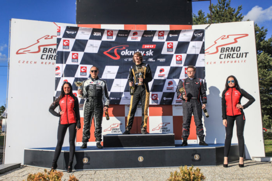 Jezdec týmu Mičánek Motorsport Bronislav Formánek ovládl brněnský podnik Slovenského okruhového poháru