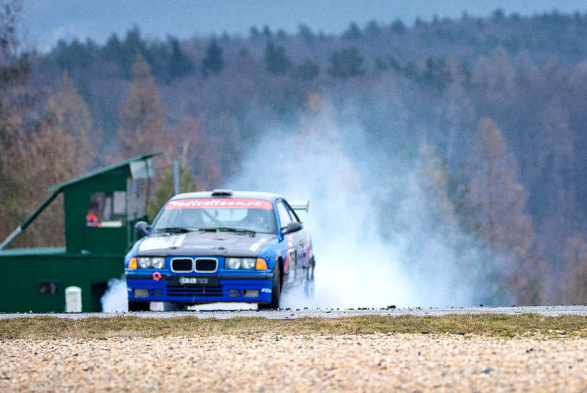 Druhé a třetí místo pro Radicalteam v úvodním závodě Makpak endurance v Brně!